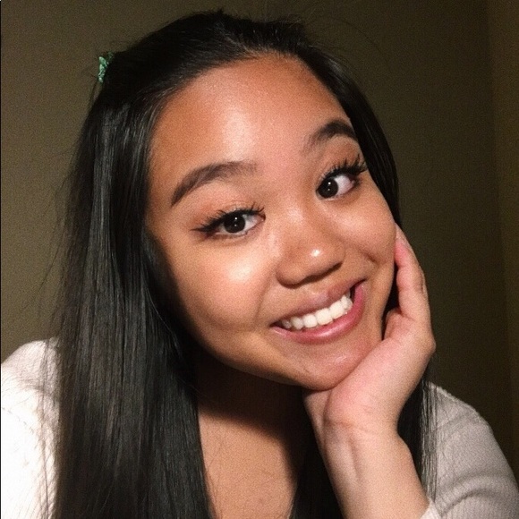 Meet your Posher, Erika - Picture 1 of 5